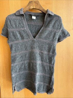 BCBGMaxAzria Gray Knit Short-Sleeve V-Neck Top